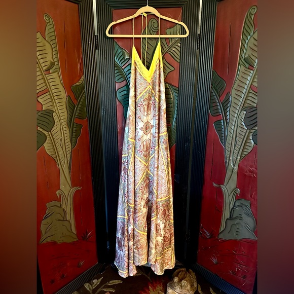 Backless maxi dress - Picture 2 of 6